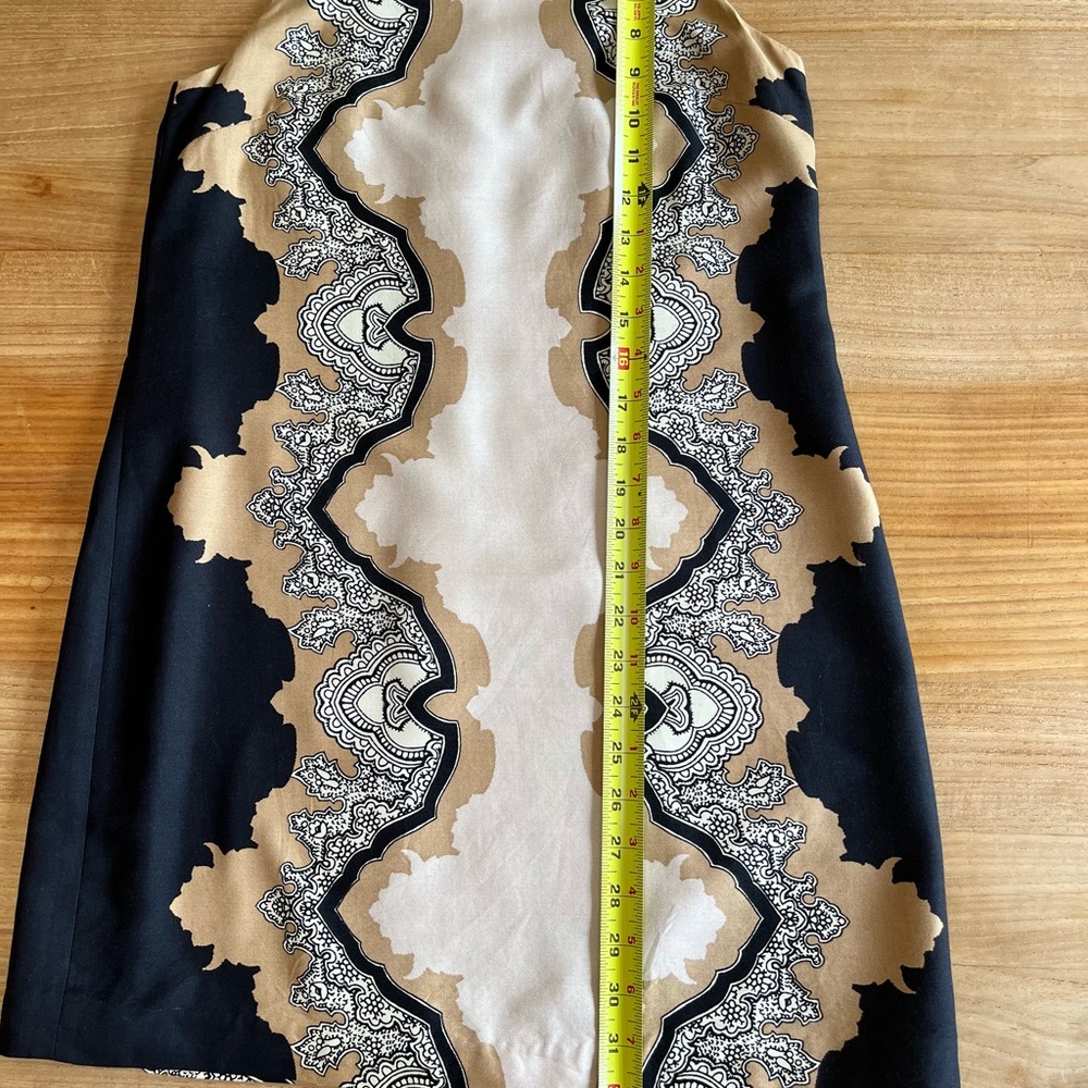 Tibi Silk and Wool Black and Beige Printed Shift Dress with T-back - Size 4 - Picture 7 of 7